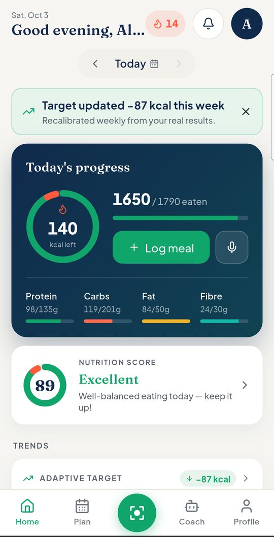 Nutari home dashboard with calorie ring, macros and nutrition score